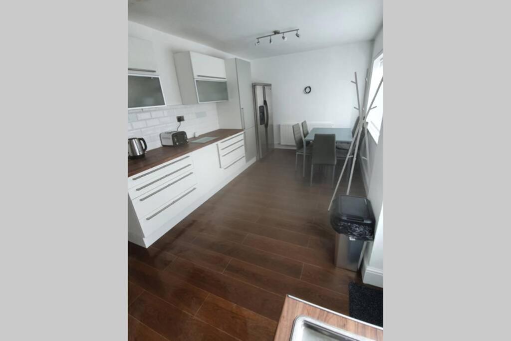 Entire House - Cheshire Oaks/Ellesmere Port Bagian luar foto
